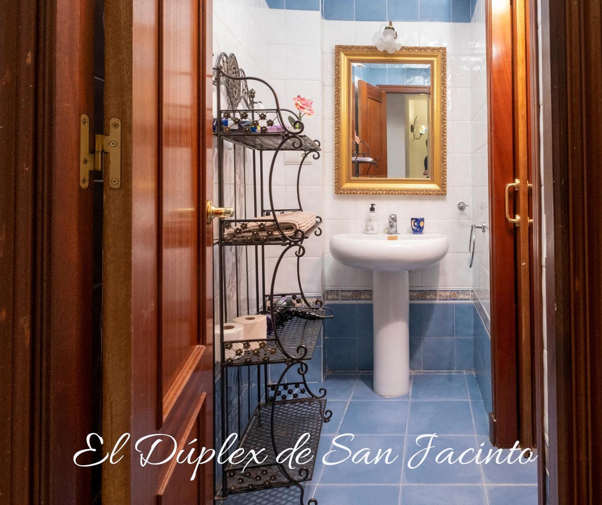 Апартаменты El Duplex De San Jacinto Севилья Экстерьер фото